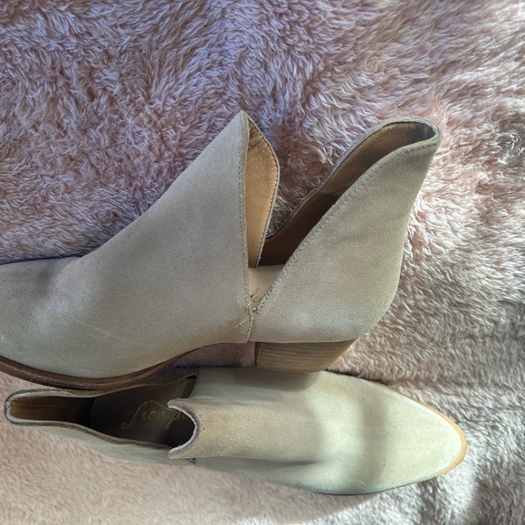 NIB Free People Charm Double V Ankle Boots Size 39.5 - Picture 8 of 10